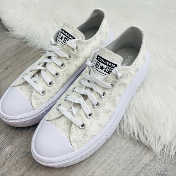 NWT Converse Chuck Taylor All Star Move Platform Low Women’s Shoes - Picture 2 of 6